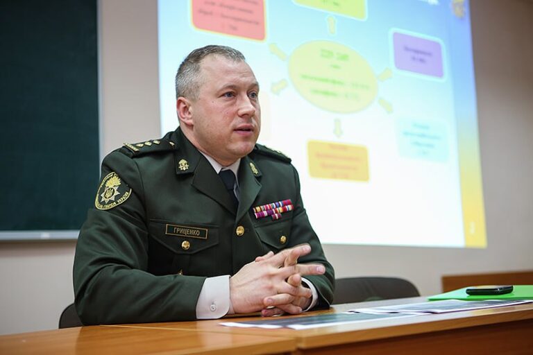 «Вільні стосунки» за ціною нерухомості під Києвом: як експосадовець НГУ Сергій Гриценко намагався приховати 28 мільйонів гривень.