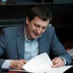 Ціна закритих очей НАЗК: чому головний земельник Львівщини пропонував $30 000 і потрапив під заставу в 90 мільйонів.